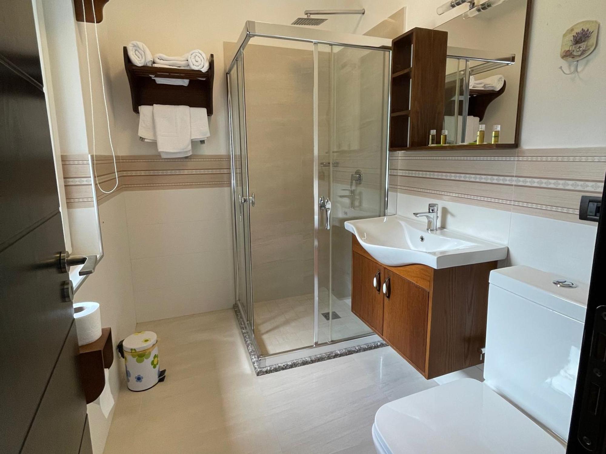 Bujtina Valbone Hotell Exteriör bild